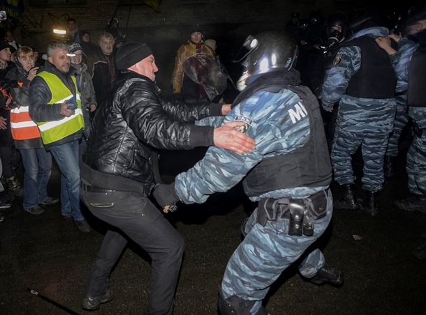 Столкновения с Беркутом. Фото ключевых событий Евромайдана 10-12 января