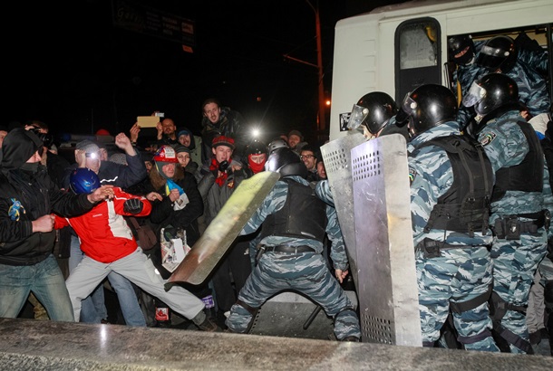 Столкновения с Беркутом. Фото ключевых событий Евромайдана 10-12 января