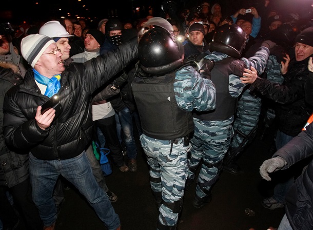 Столкновения с Беркутом. Фото ключевых событий Евромайдана 10-12 января