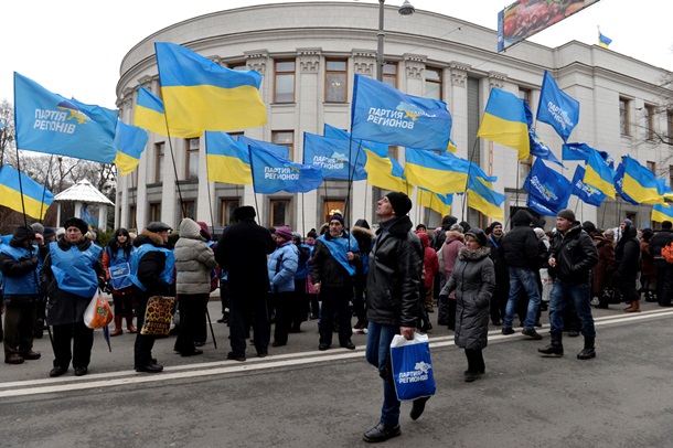 Все ради бюджета. ФотоРепортаж с митинга сторонников Партии регионов под Радой