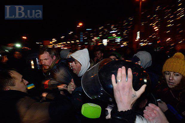 На скандальной стройке в Киеве милиция избила активистов и местных жителей. ФОТОрепортаж+ВИДЕО