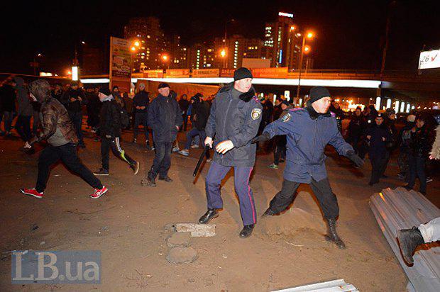 На скандальной стройке в Киеве милиция избила активистов и местных жителей. ФОТОрепортаж+ВИДЕО